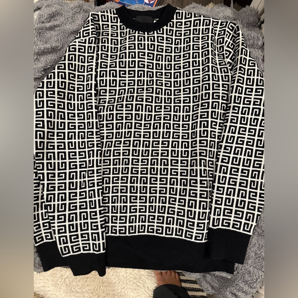 Authentic Givenchy 4G Logo Cashmere Sweater